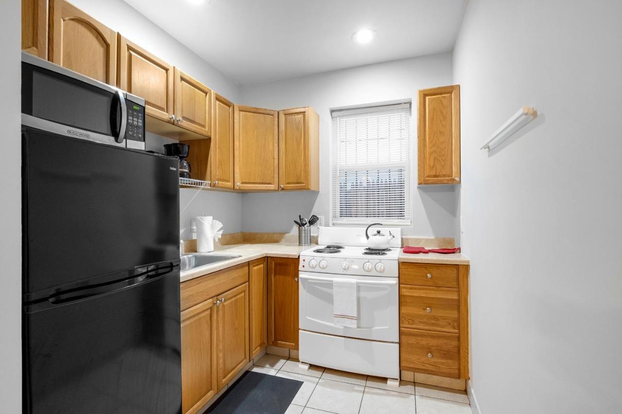 Private W Cozy Yard Apartment Philadelphia