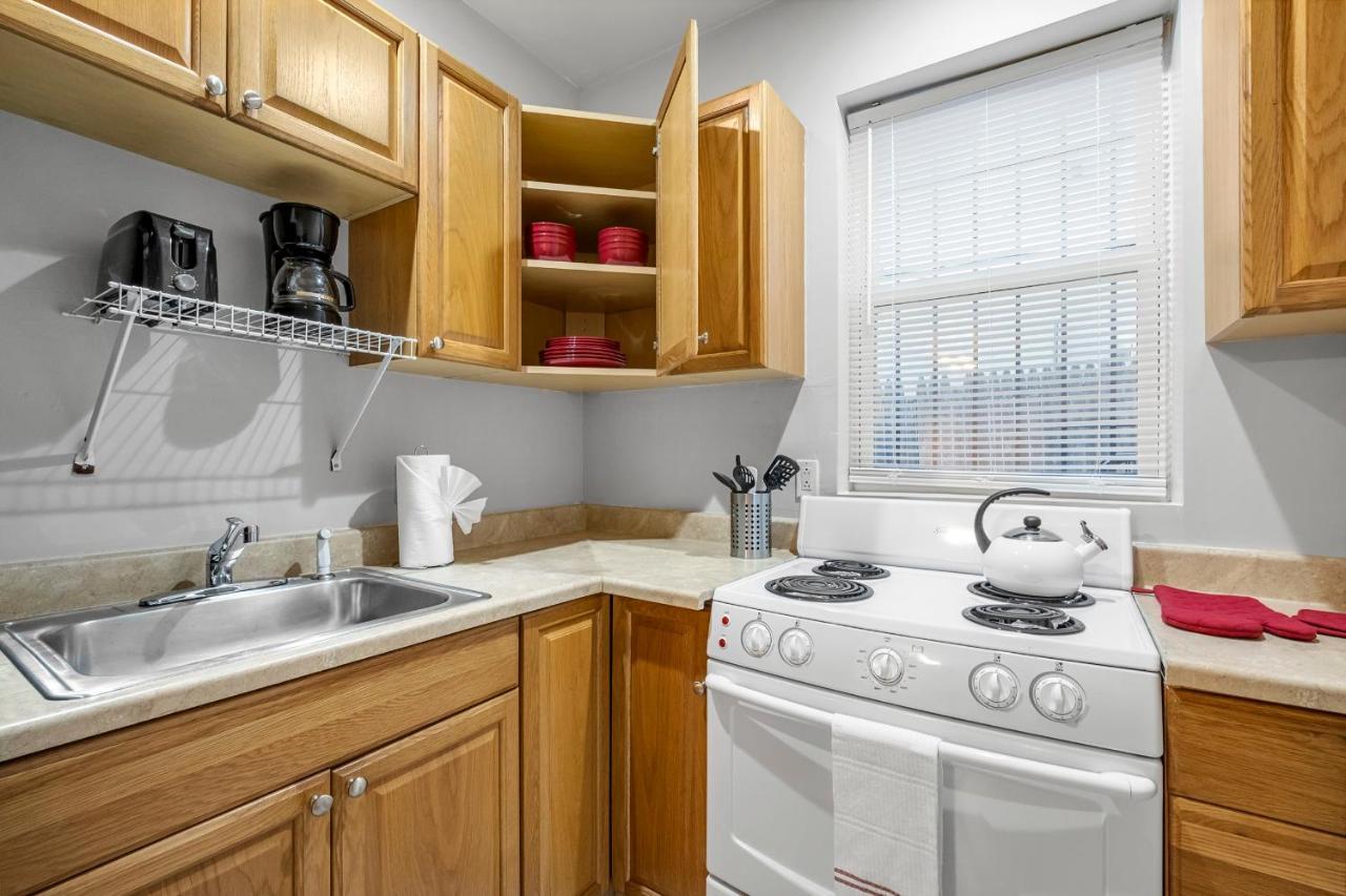 Private W Cozy Yard Apartment Philadelphia